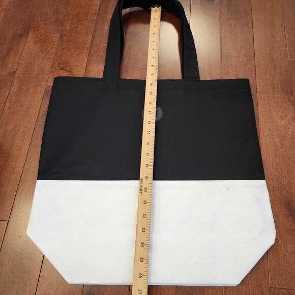 Lululemon Tyvek Felt black and white tote bag - Picture 2 of 6